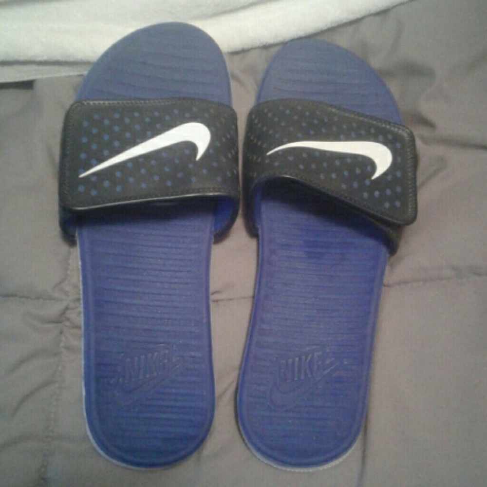nike solar soft slip ons